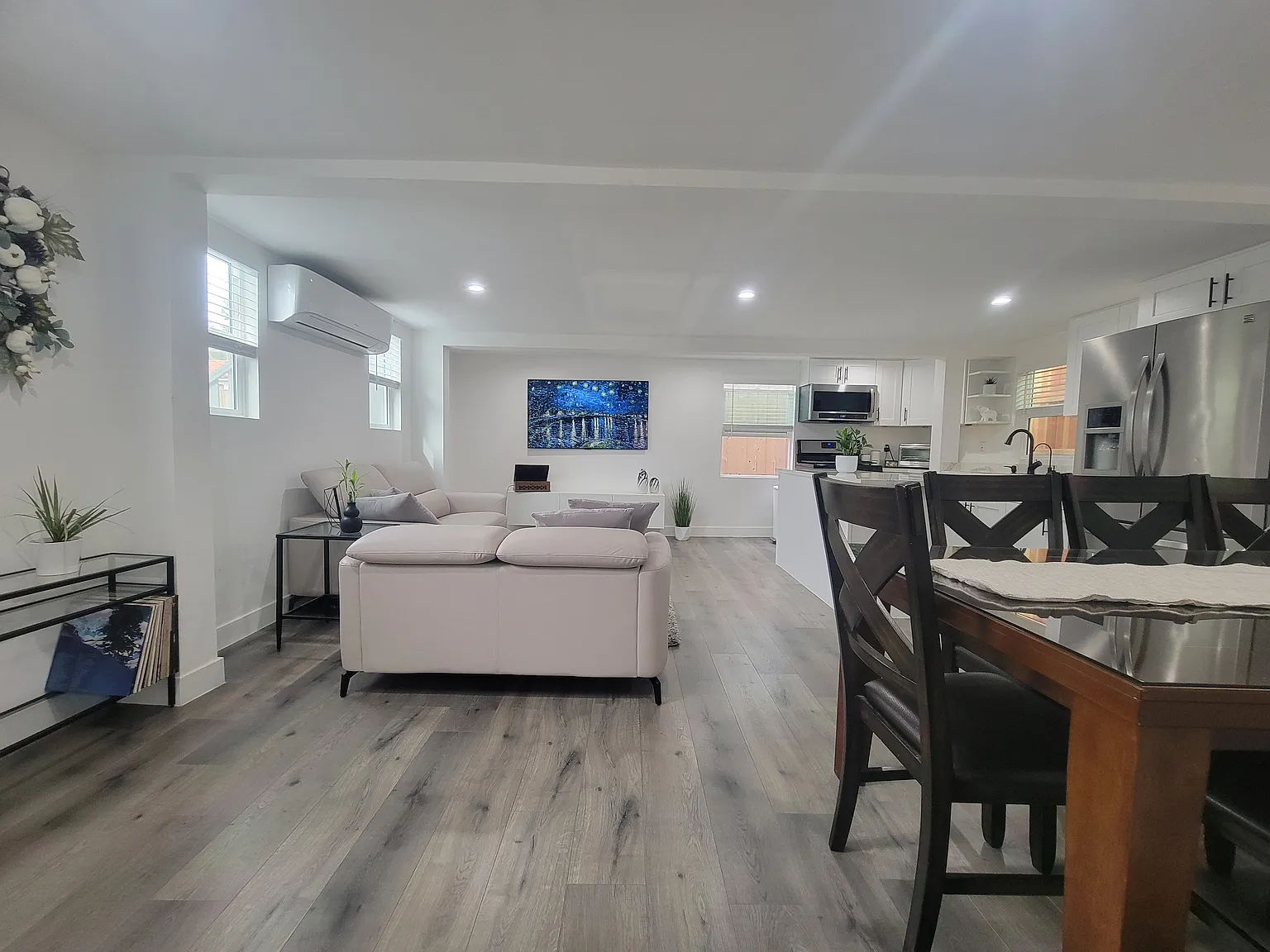 1 bed, 700 sqft, $2,300 — Photo 2