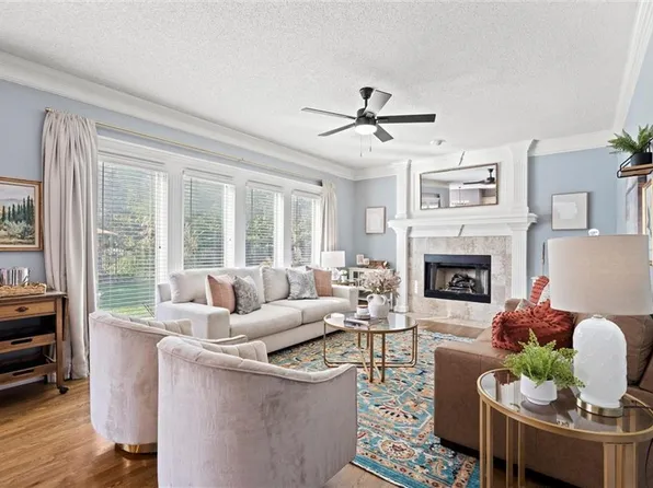 14708 Walmer St, Overland Park, KS 66223
