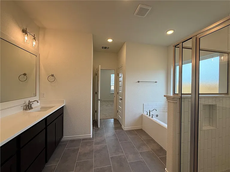 3709 Lamar Hollow Ct — Photo 17