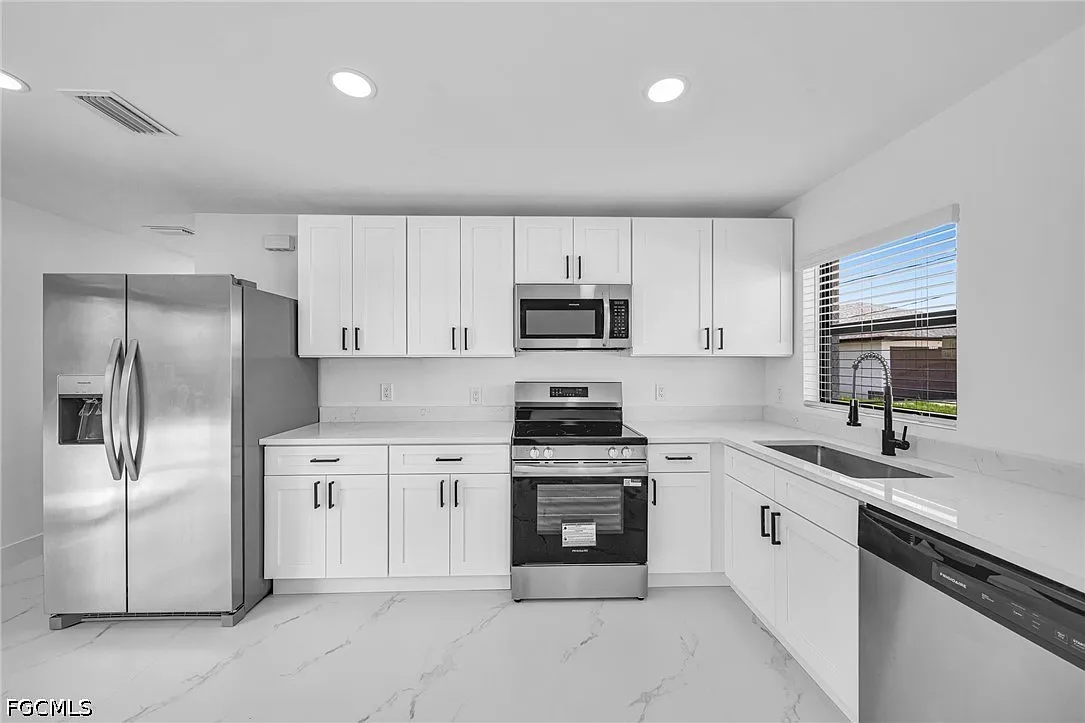 3 bed, 2.0 bath, 1200 sqft, $1,750 — Photo 4