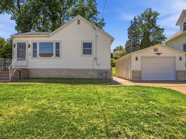 1339 Belmont St, Dubuque, IA 52001