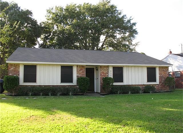 1st image of 2228 Huckleberry Ln
