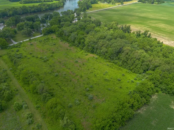 6451 N East Shafer Dr, Monticello, IN 47960