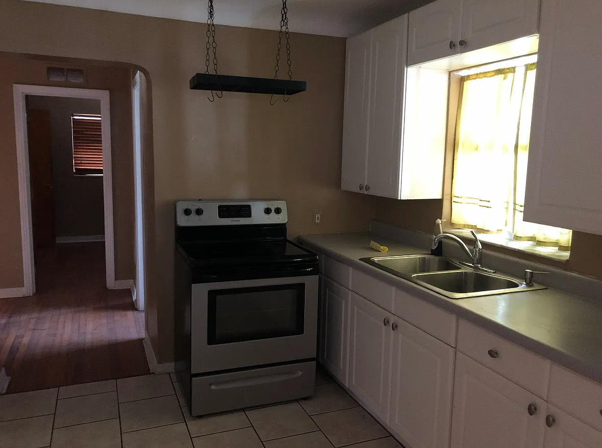 2 bed, 975 sqft, $2,200 — Photo 4