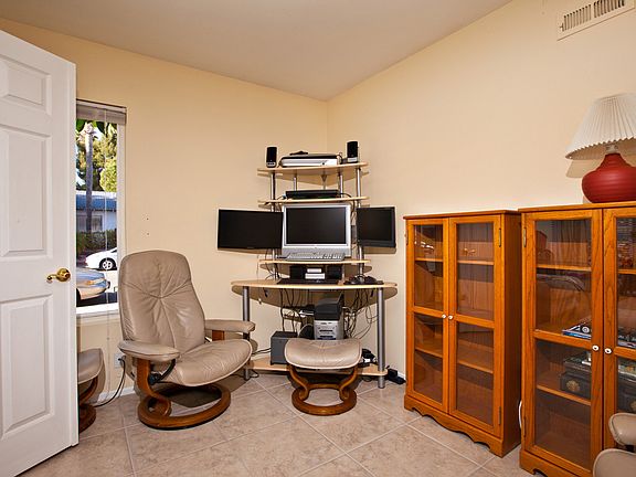 3rd image of 10481 El Comal Dr
