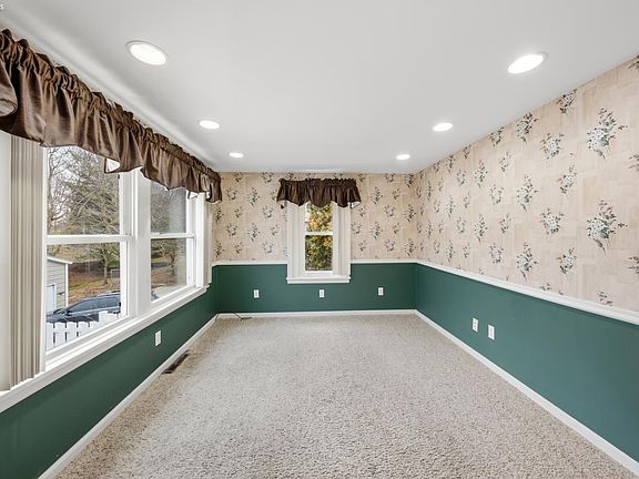 3rd image of 1720 Tiffin Rd