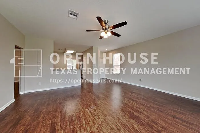 4 bed, 2.5 bath, 2382 sqft, $2,125 — Photo 4