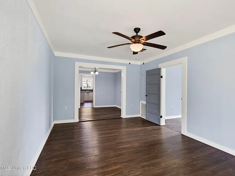 612 N Wright Ave — Photo 7