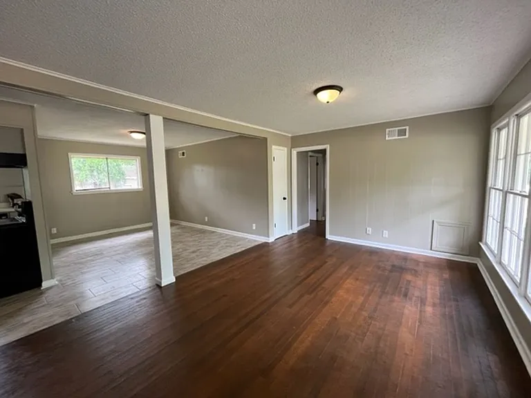 1513 Staunton Dr — Photo 2