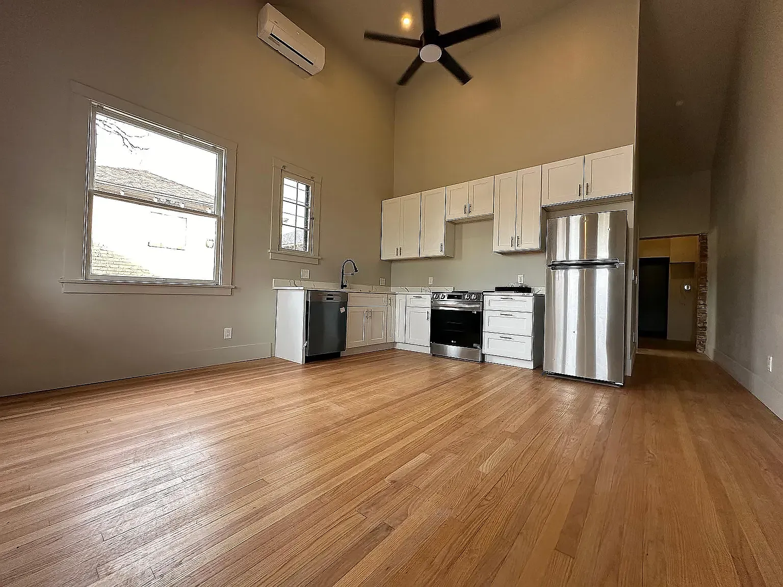 1 bed, 650 sqft, $1,750 — Photo 2