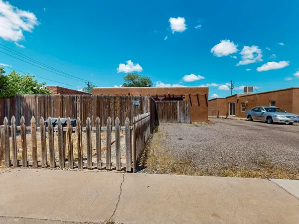 207 Vermont St NE, Albuquerque, NM 87108