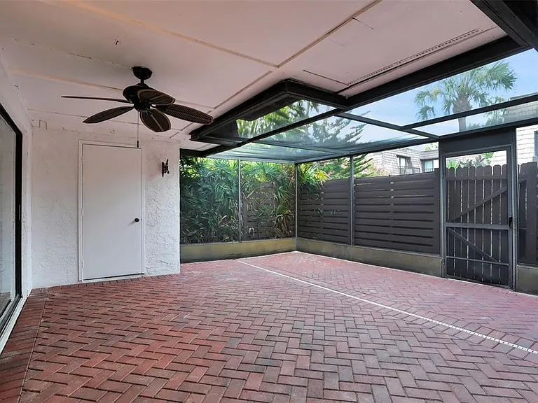 15217 W Pond Woods Dr — Photo 43