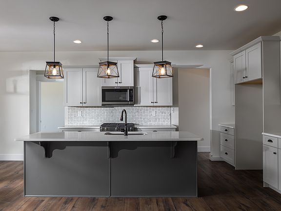 Standard Kitchen w Upgrades