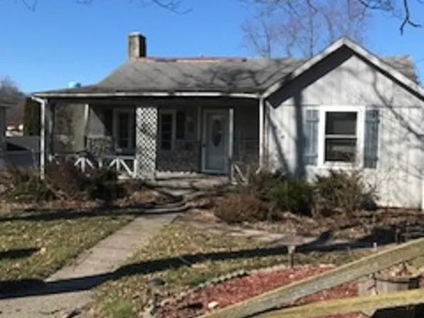 206 S Albany St, Wolcottville, IN 46795