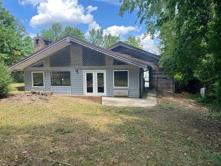 110 S Purdue Ave — Photo 7