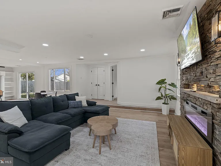 5 Burgess Ln — Photo 6