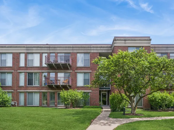 402 Kelburn Rd APT 323, Deerfield, IL 60015