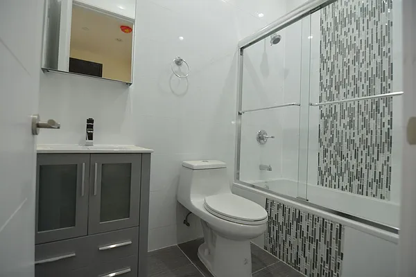 Rented by Hagstrom Management Inc | media 33