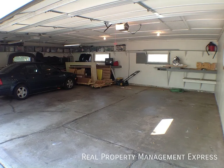 233 E Pam Rd — Photo 21