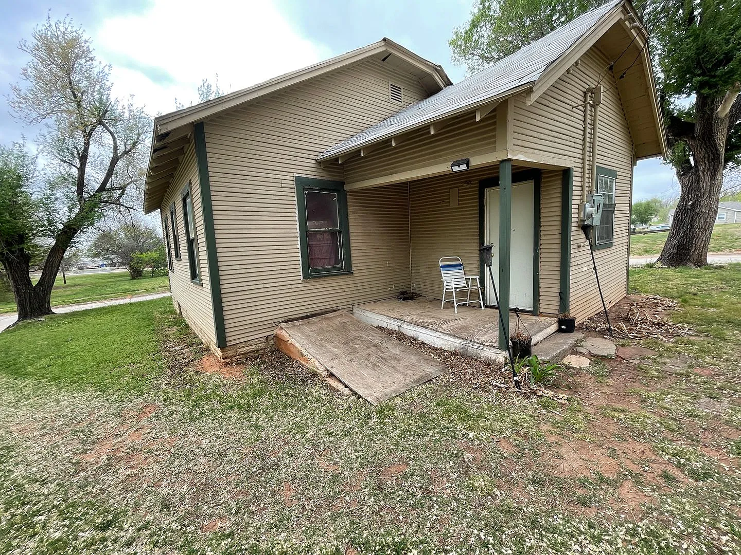 Super Cute 2 Bedroom 1 Bath - Available Soon! — Photo 3