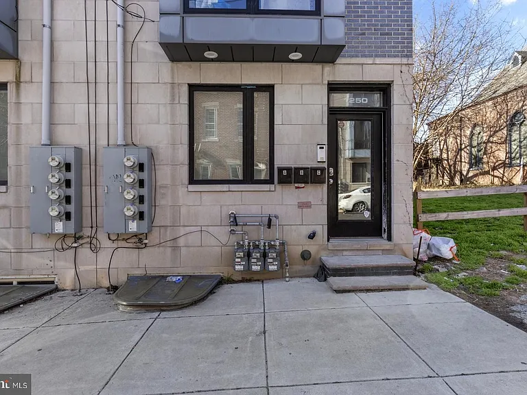 1250 N 25th St #A — Photo 35