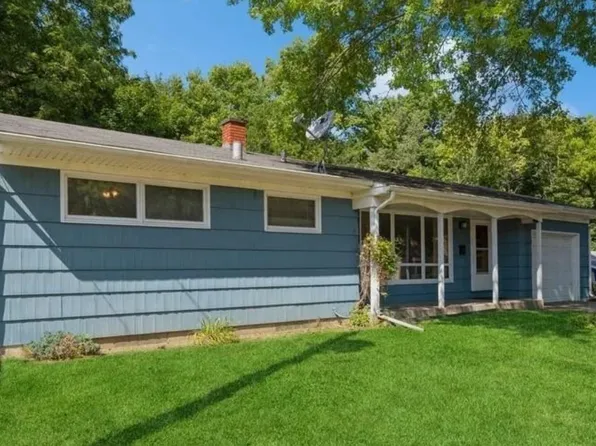 909 54th St, Moline, IL 61265