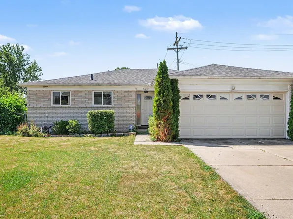 33221 Clifton Dr, Sterling Heights, MI 48310