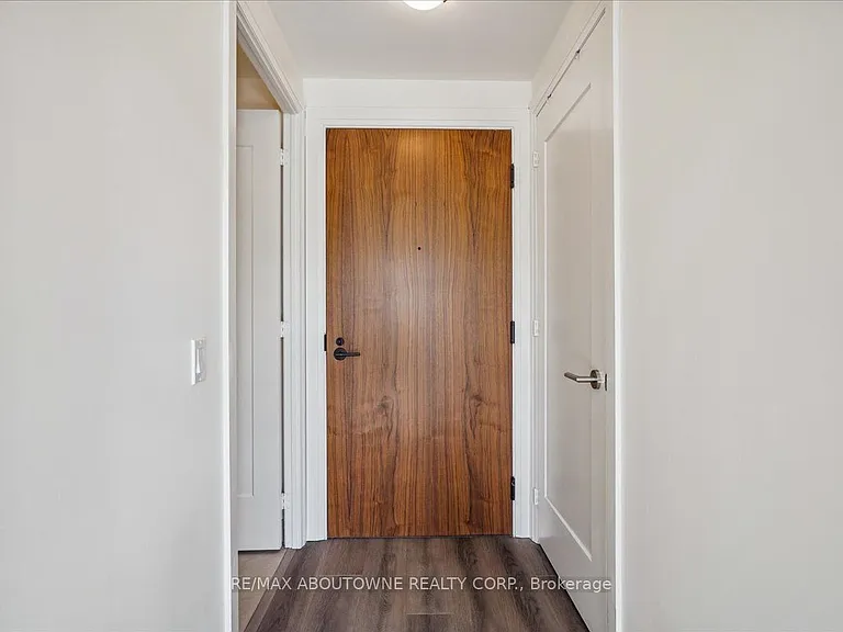 509 Dundas St W #103 — Photo 3