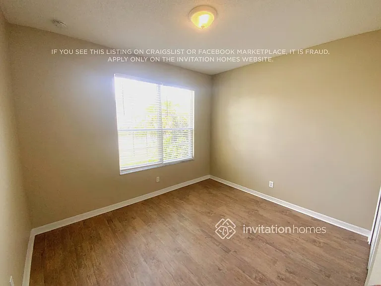 528 Wexford Dr — Photo 7