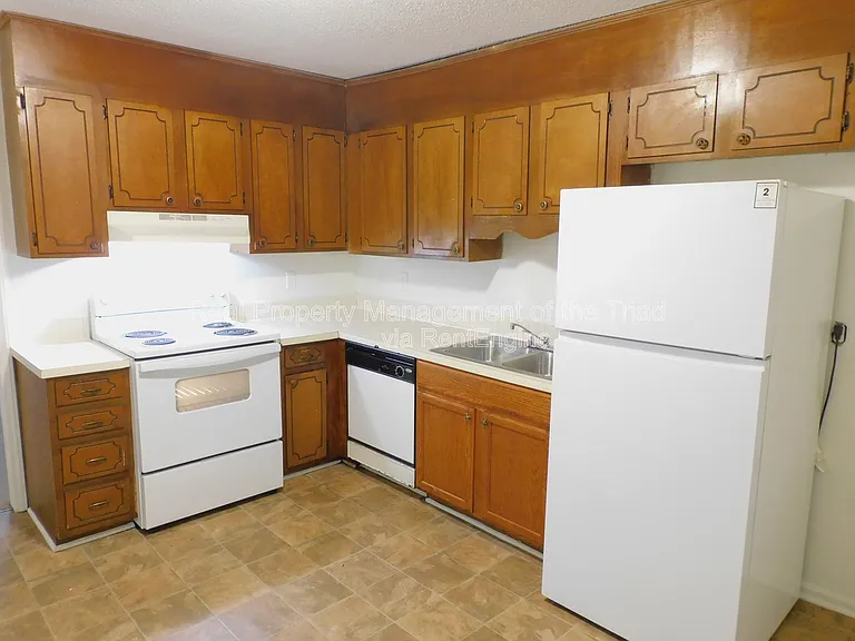 2574 Green Oaks Ct SE #G — Photo 4