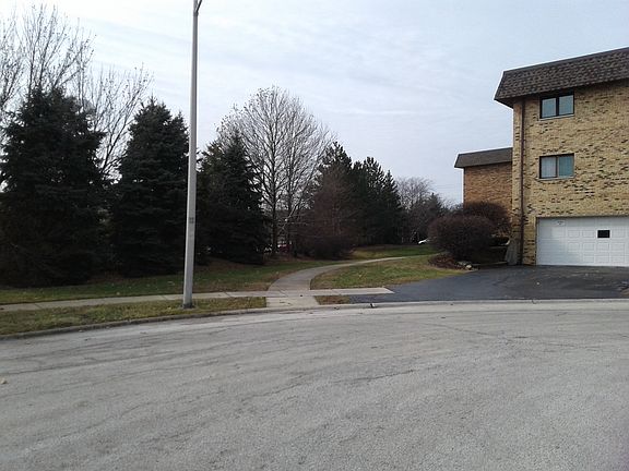 5th image of 15723 Brassie Ct APT 1S