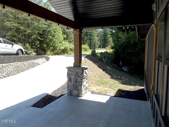 5th image of 2138 Bluff Ridge Rd