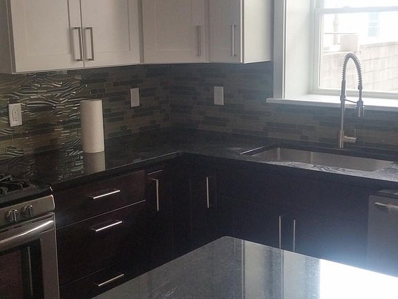 2nd image of 1533 W Shunk St #1