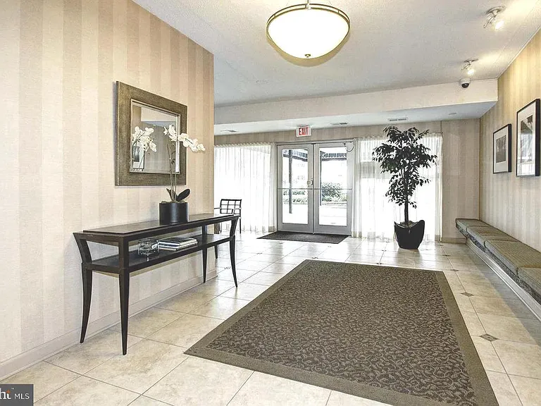 4800 Chevy Chase Dr #404 — Photo 2
