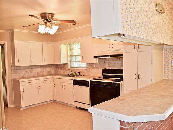 3rd image of 5701 Tanglewood Dr
