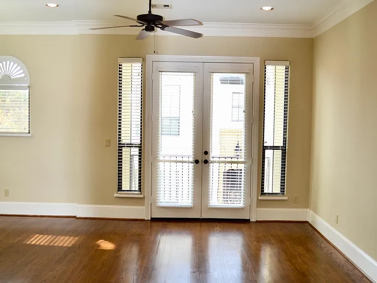 3127 Fairdale Oaks E — Photo 16