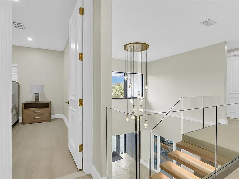 319 S Riverside Dr — Photo 55
