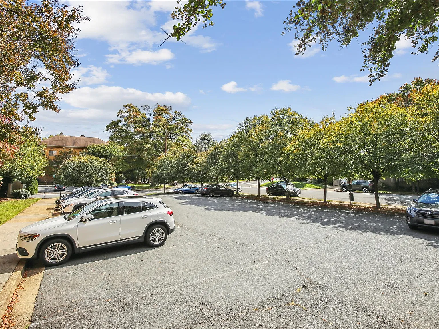 1 bed, 1.0 bath, 588 sqft, $1,680 — Photo 4
