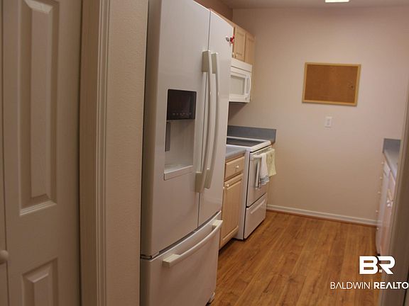 3rd image of 9607 Villas Dr