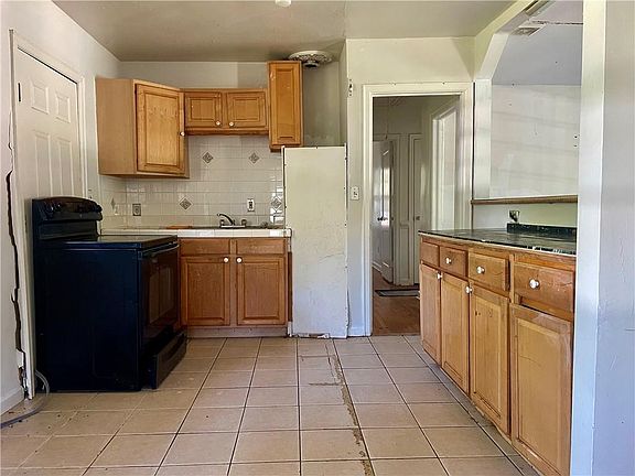 4th image of 3006 Villa Esta Dr
