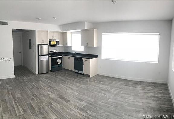 3rd image of 1035 Euclid Ave #28