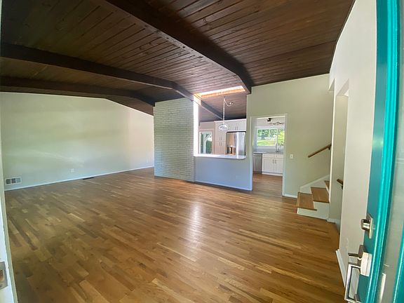 5th image of 6686 Ridge Moore Dr