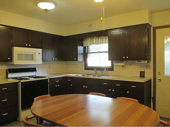 2nd image of 22149 Vermillion St NE