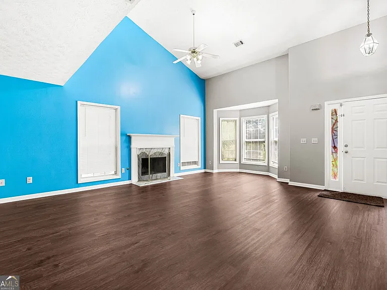 690 Burnham Rdg — Photo 4