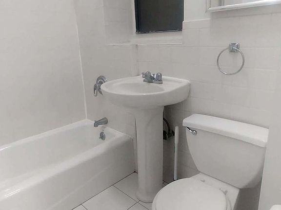 3rd image of 412 Amsterdam Ave APT 1R