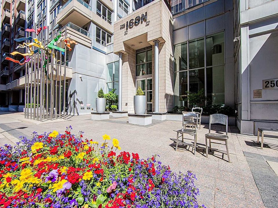 1st image of 250 Wellington St W #1042