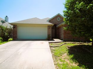 518 Maverick Dr, Lake Dallas, TX 75065