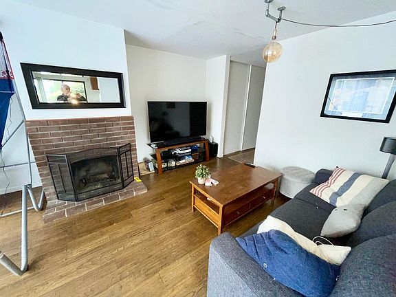 2nd image of 2105 Broadway St #Top