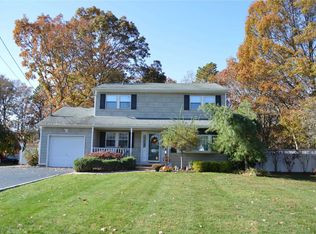 2388 Louis Kossuth Ave, Ronkonkoma, NY 11779
