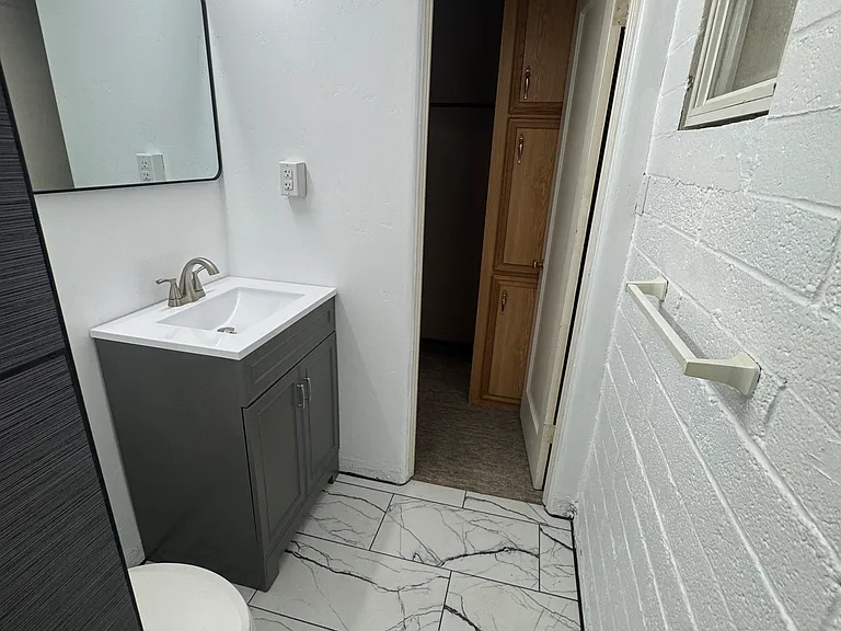 221 S Main Ave — Photo 22